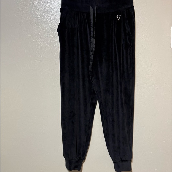 Victoria's Secret Pants - Women’s Victoria’ Secret Black Velvet Joggers Size M